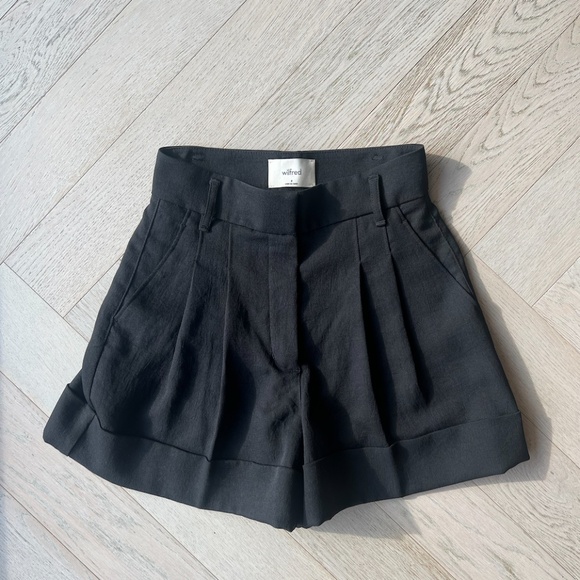 aritzia wilfred cuffed pleated 'labyrinth' shorts - black, size 0 - Picture 4 of 8